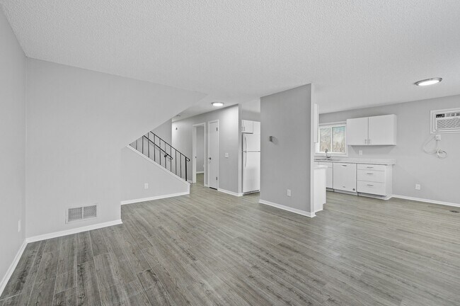 Building Photo - 924 SE 9th Ave