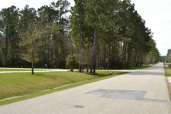 Building Photo - 6018 Sugar Bush Dr