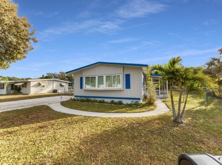 Building Photo - 409 Coconut Ave E