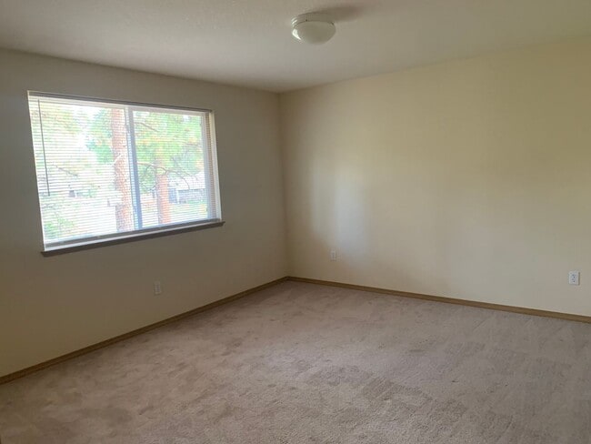 Building Photo - Splendid 3-bdr/2.5 bath home in the beautiful Buck Run Community in Sisters, OR!