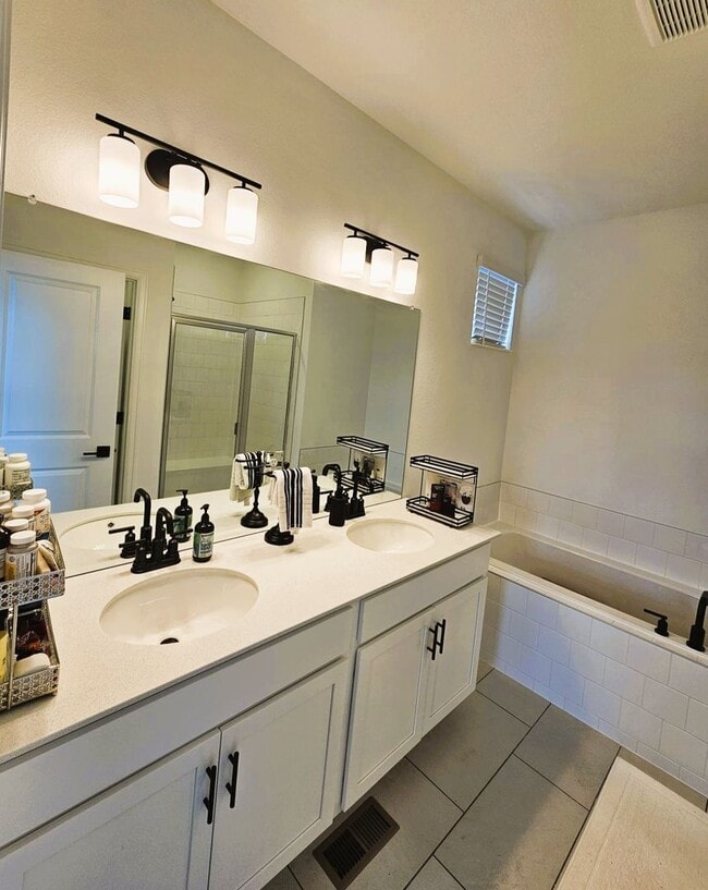 Building Photo - Great Townhome in Fort Collins