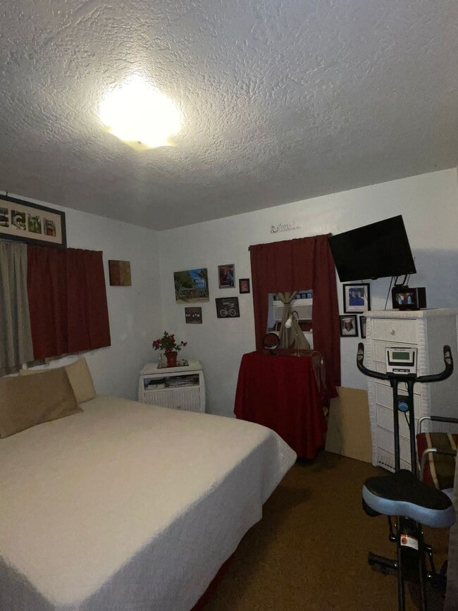 Building Photo - Great Studio home