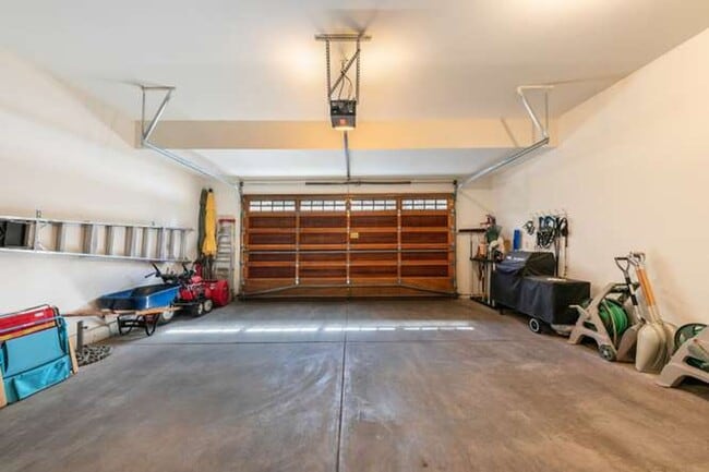 Building Photo - 11400 Thelin Dr