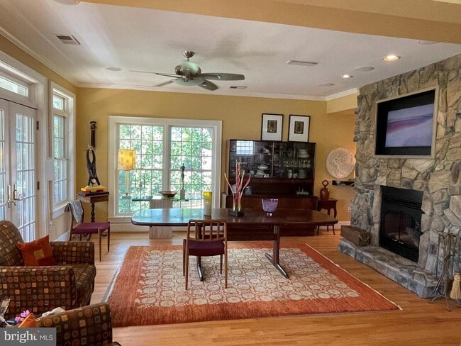 Building Photo - 19 Sunset Dr