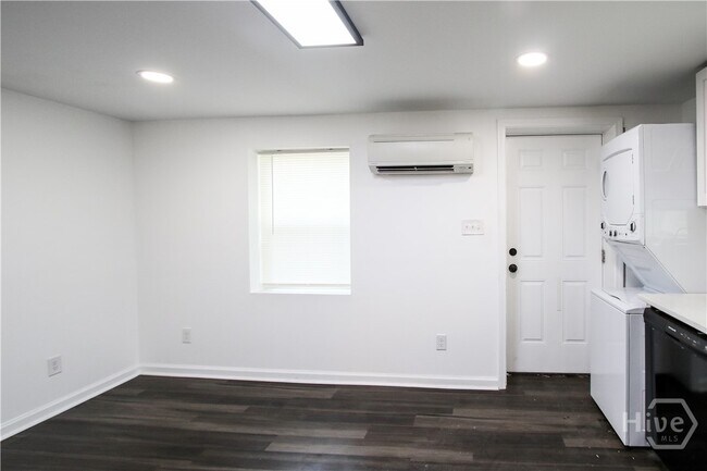 Building Photo - 1904 E 51st St