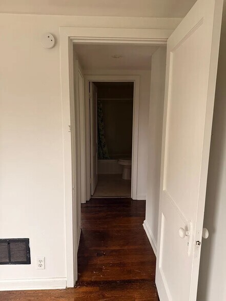 Building Photo - 430 Oak St