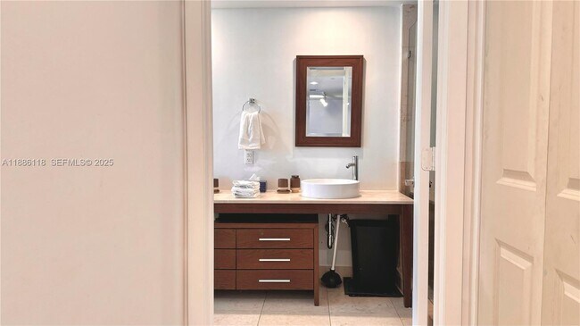 Building Photo - 475 Brickell Ave