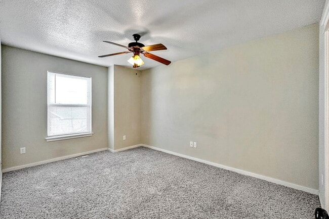 Building Photo - 203 NE 45th Ln