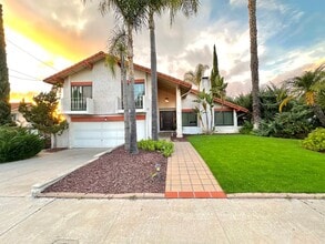 Building Photo - Elegant 3BR/2.5BA Home with Sparkling Pool!
