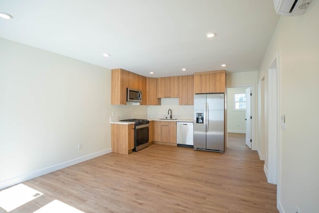 Primary Photo - 1038 Westmoreland Ave