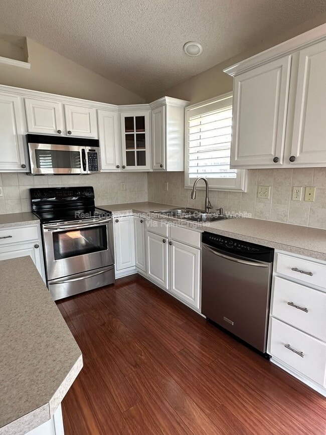 Building Photo - 748 Reflection Lake