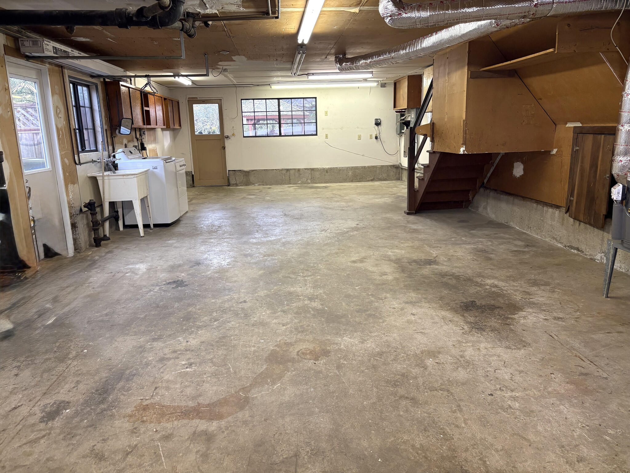 Building Photo - 2219 Hamilton Ave