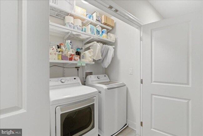 Building Photo - 1418 N Rhodes St