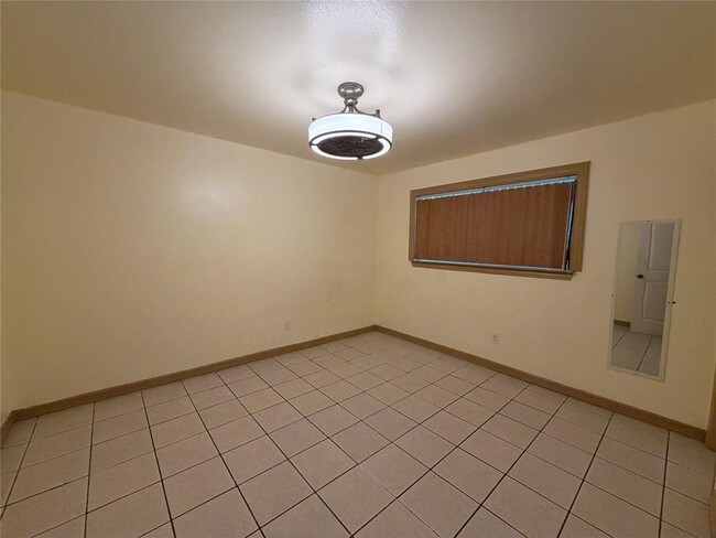 Building Photo - 1200 Warrington Dr