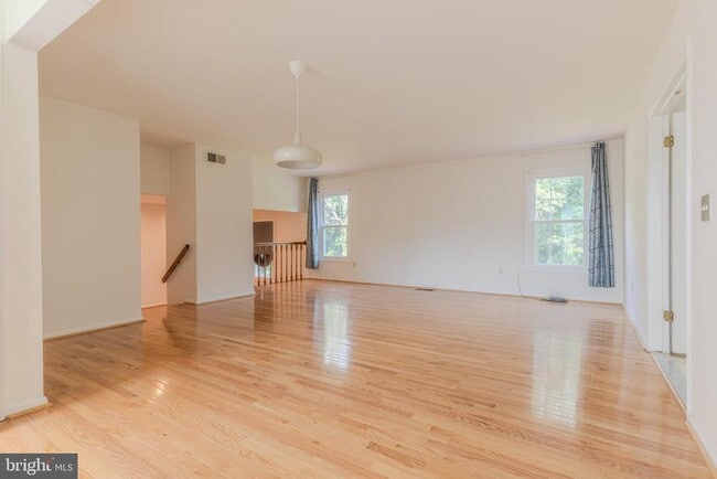 Building Photo - 3929 Sunflower Cir