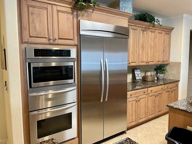 Building Photo - 4901 Laguna Blvd