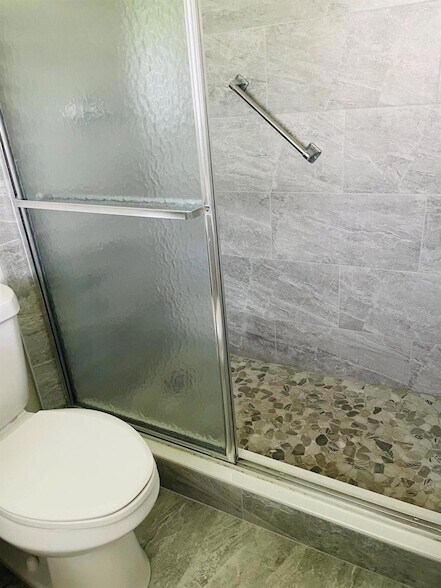 Building Photo - 612 Hummingbird Ln