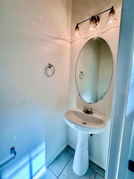 Building Photo - 6430 Stoney Creek Dr