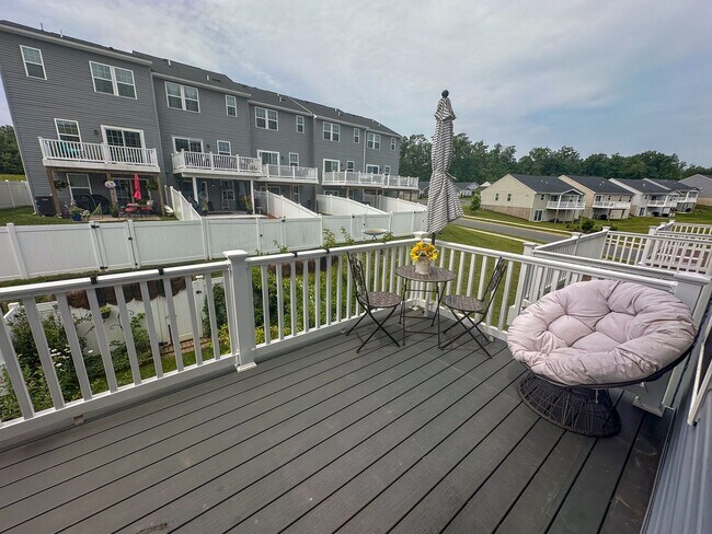 Building Photo - Village Oaks Townhome 3bed/2.5Bath