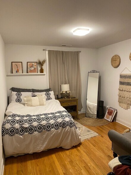 Building Photo - 3142 N Racine Ave