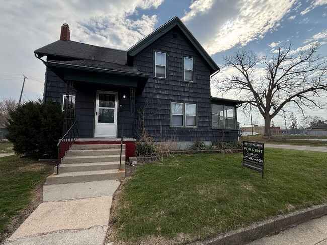 Building Photo - 346 1st St