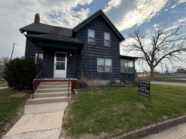 Building Photo - First St 313 w/Wesley St 346 W