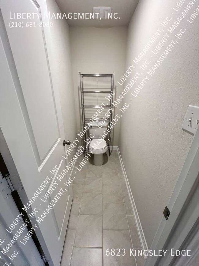 Building Photo - 6823 Kingsley Edge