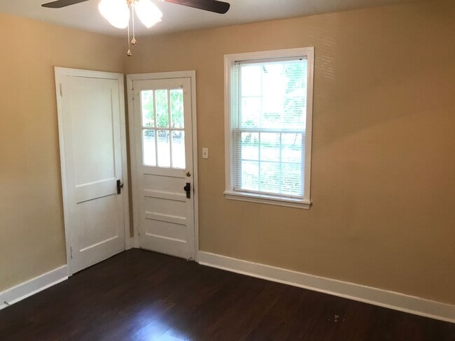 Building Photo - Three Bedroom in the Heart of Five Points