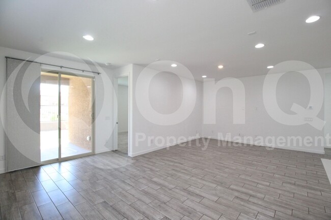 Building Photo - 8923 W Solano Dr