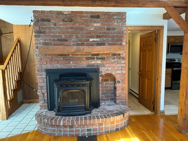 Building Photo - 484 Lake St