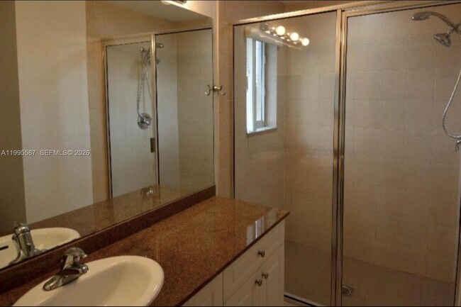 Building Photo - 324 NE 3rd St