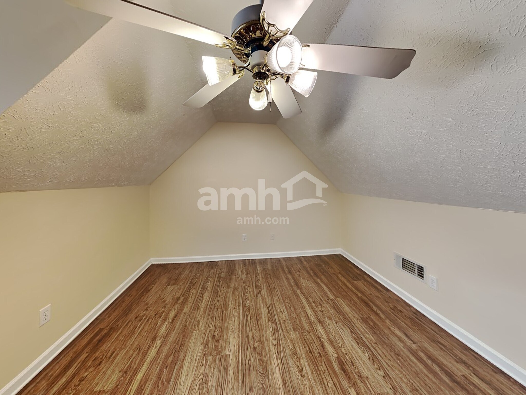 Building Photo - 515 Chaseridge Dr