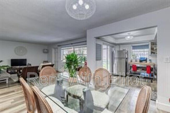 Building Photo - 200 NE 12th Ave