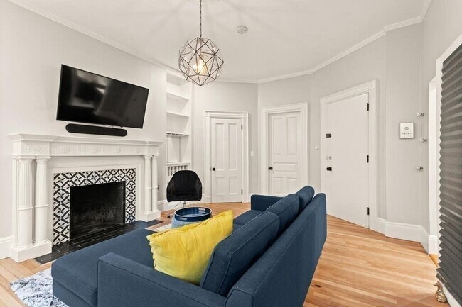 Building Photo - 473 Beacon St