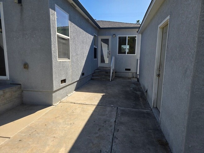 Building Photo - 4 BR / 2 BA near SDSU available immediately.