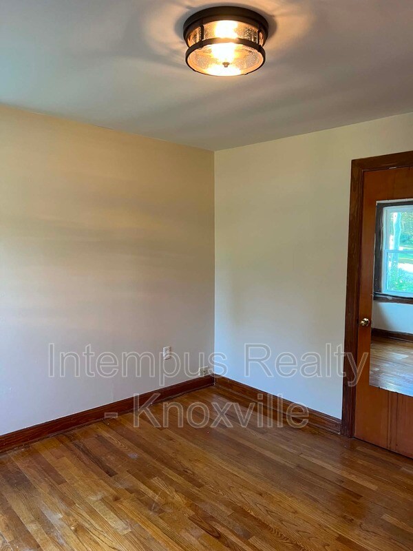 Building Photo - 304 Sarvis Dr