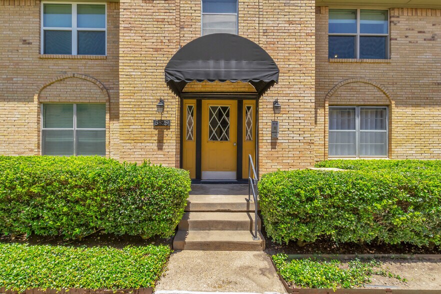 Building Photo - 5829 Sandhurst Ln