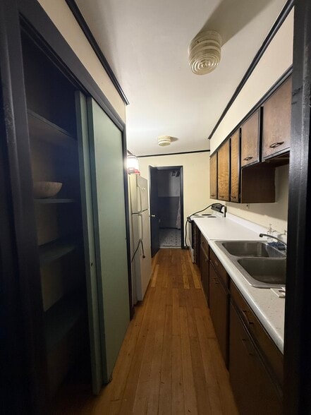 Building Photo - 93 Main St