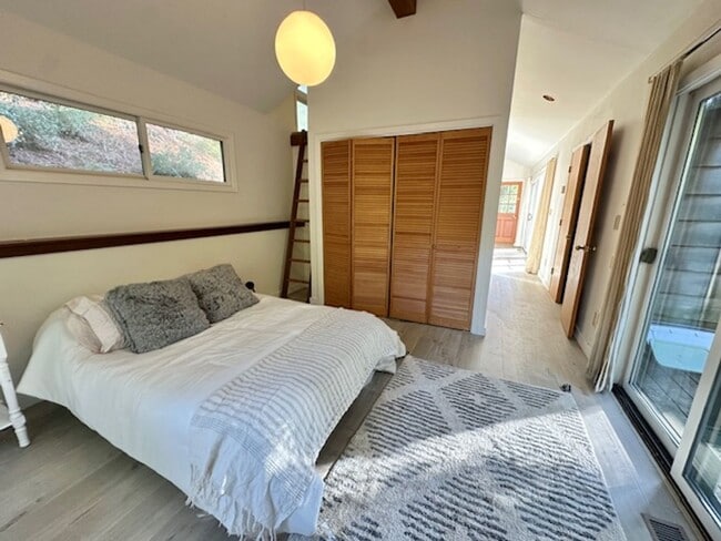 Building Photo - Mill Valley 1bd Serene Forest Cottage