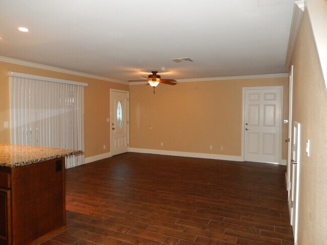 Building Photo - GORGEOUS TOWNHOME 3 BR, 2.5 BA, 2 CAR GARAGE