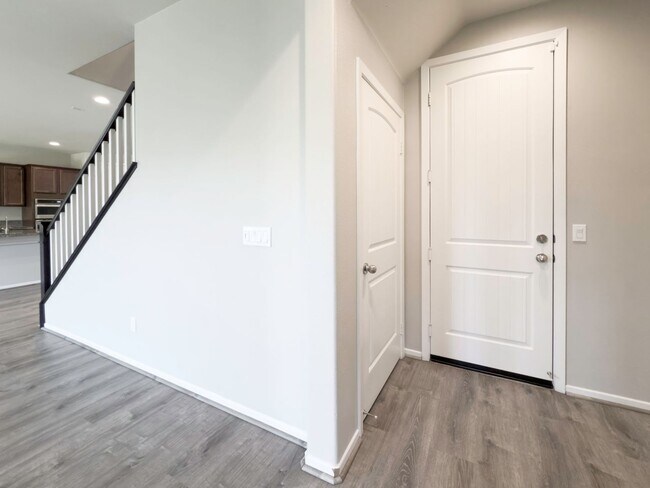 Building Photo - Beautiful 2 Story 5 Bedroom SOLAR Home + L...