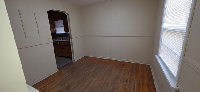 Building Photo - 2 Bedroom 1 Bathroom home in Southeast Springfield for $995!