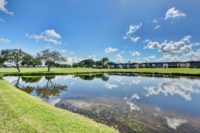 Building Photo - 998 Normandy Trail