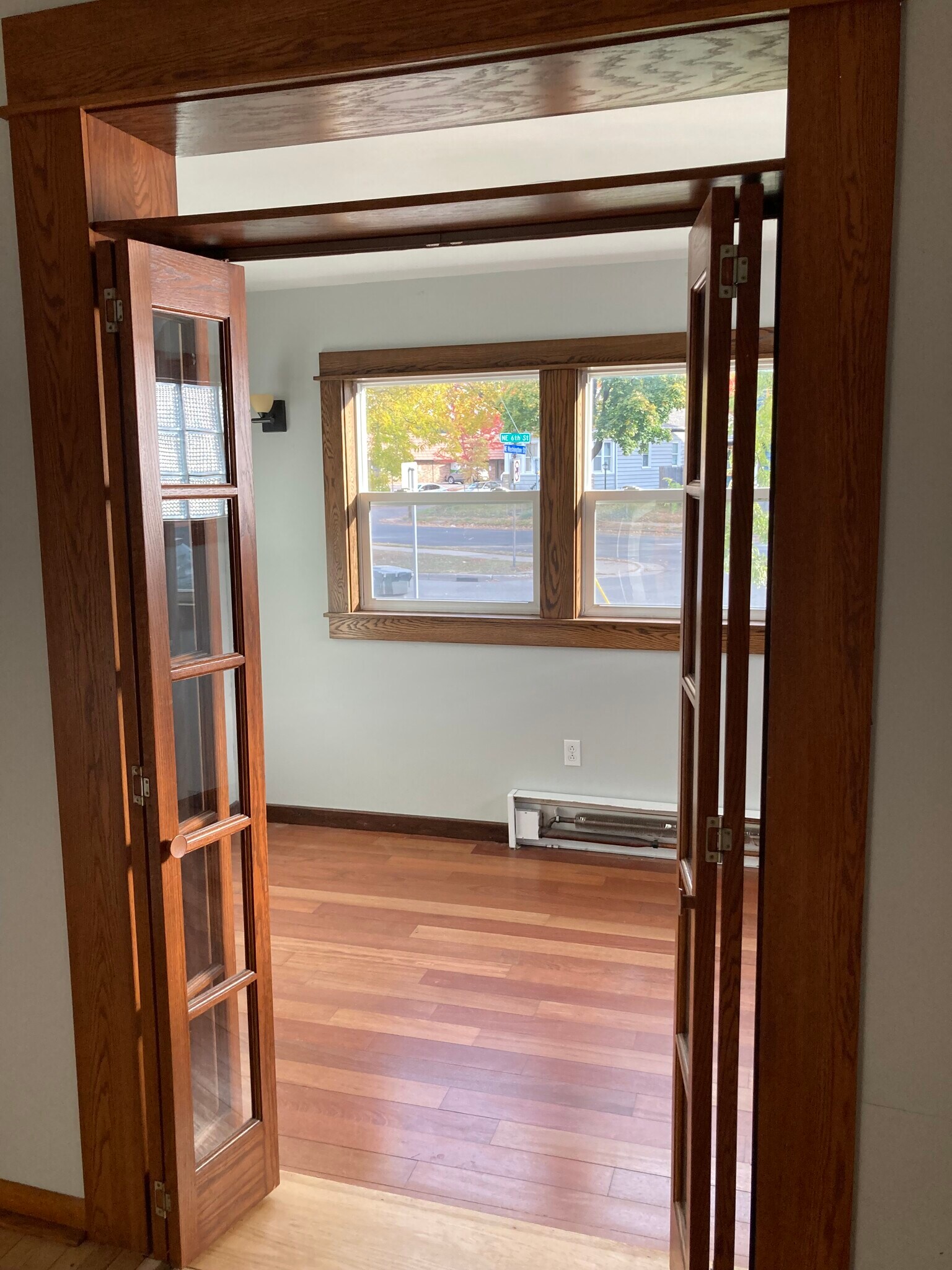 Extra sunroom/office - 712 6th St NE