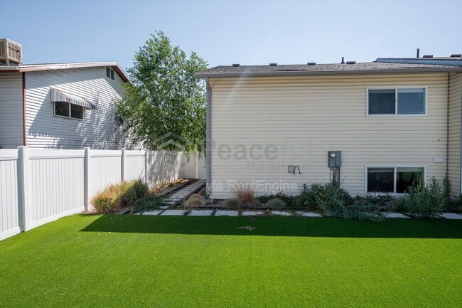 Building Photo - 1425 Mandalay Rd W