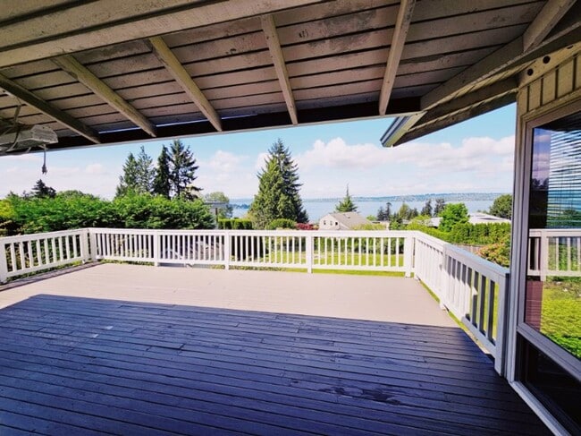 Building Photo - 4 Bed 2.5 Bath Kirkland - Lake WA Schools