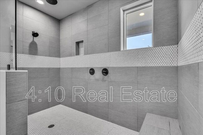 Building Photo - 1111 E Missouri Ave