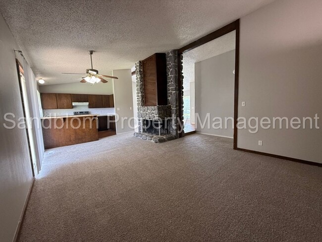 Building Photo - FOR LEASE | Eastland Acres | Available Now!