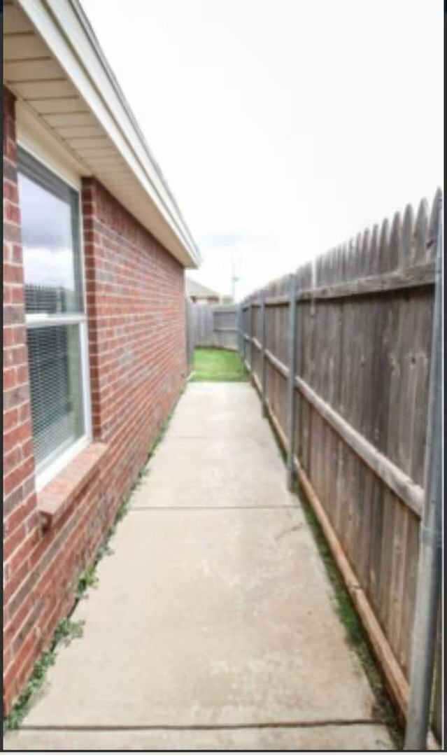 Building Photo - Available June 2026! 3 bed 2 bath 2 car garage