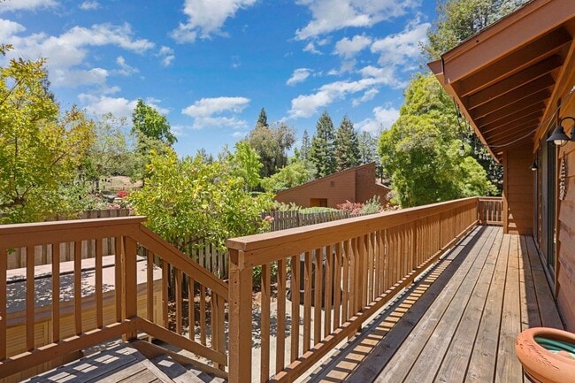 Building Photo - 67 Exeter Ln